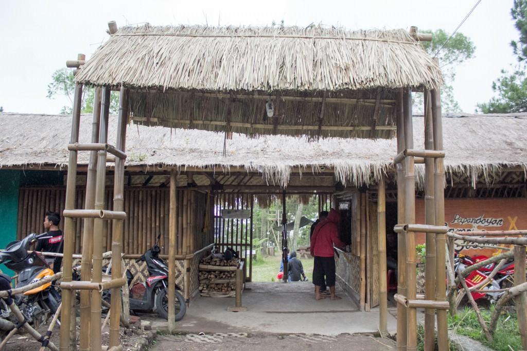 Отель Papandayan Camping Ground Cileuleuy Экстерьер фото